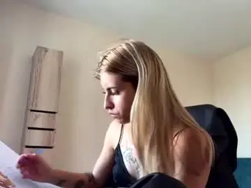 Chaturbate Adult Video Chat of doreathaeppinette