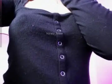 Chaturbate Nude Webcam of honey_bitee