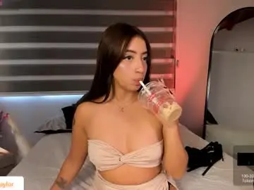 Chaturbate Live Sex Cam of merida_taylor_