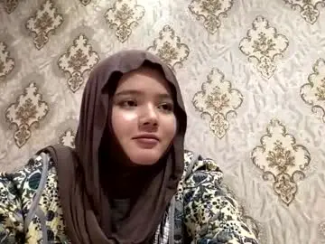 Chaturbate Live Sex Cam of keeleylandrie