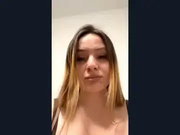 Chaturbate Live Sex Cam of adellefomby