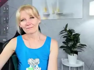 Chaturbate Live Sex Cam of julie_lucasss