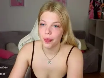 Chaturbate Sex Cam of maya_blonde18