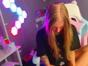 Chaturbate Live Sex Cam of skyiswoke