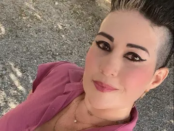 Cherry Live Sex Cam of sunnyrayz