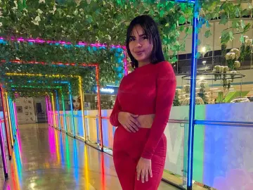 Imlive Free Porn Cam of LauraHiill