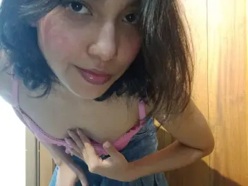 Imlive Live Sex Cam of Tiny_Rose