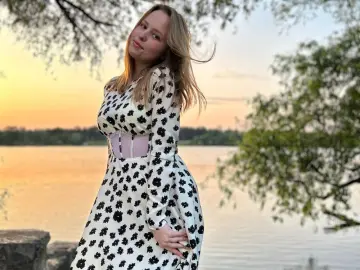 Imlive Adult Video Chat of CrystallPawsBuddy