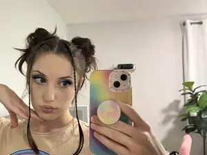 Myfreecams Watch Live Sex Cams of EMMEL1NE