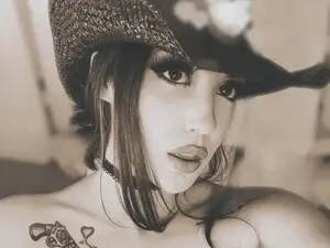 Myfreecams Best Webcam of EMMEL1NE