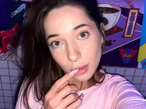 Myfreecams Sex Cam of NicolYves