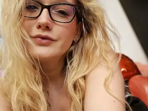 Myfreecams Private Sex Chat of MonicMoon18