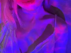 Myfreecams Live Sex Cam of Lina_Buzz