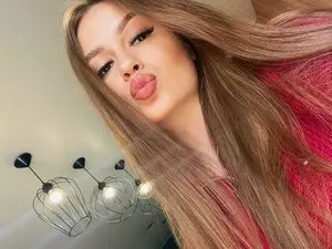 Myfreecams Free Porn Cam of Chloe_Shine