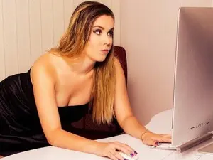 Myfreecams Free Live Porn of SophiestiqueM