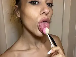 Myfreecams Live Sex Cam of BonnieeXOXO