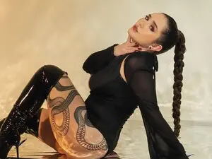 Myfreecams Sex Chat of SarahRhodes