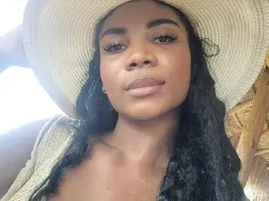 Myfreecams Live Sex Cam of Miss_Benz