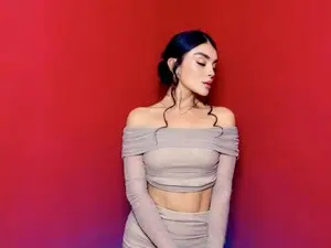 Myfreecams Live Sex Cam of HollyBrensone