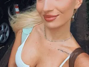 Myfreecams Adult Video Chat of Ella_Charm