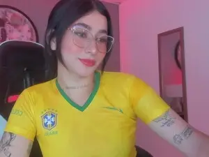 Myfreecams Nude Webcam of Charlottee27_