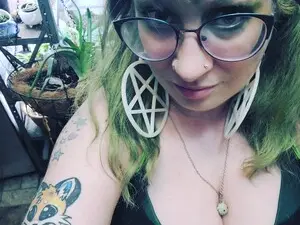 Myfreecams Adult Video Chat of CurvyKinkMILF