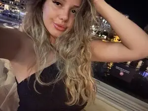 Myfreecams Live Sex Cam of StrawberryHug