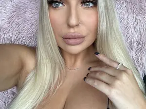 Myfreecams Sex Chat of KissMyTitsPls