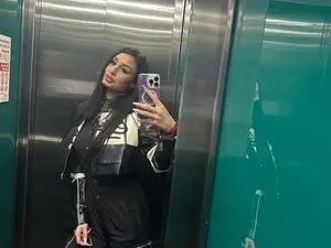 Myfreecams Sex Chat of Rosalie_fox