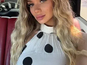 Myfreecams Live Sex Cam of NicolleBlake