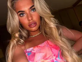 Streamate Adult Webcams of Blondebrookex