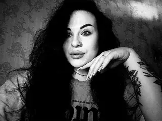 Streamate Free Porn Cam of SerahMirabeli