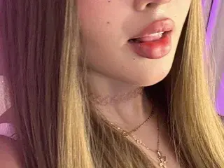 Streamate Live Porn of Aleshiadoll