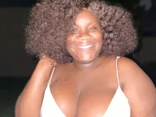 Streamate Live Sex of RoyalCuttiexoxo