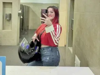 Streamate Watch Live Sex Cams of Carolinhe26