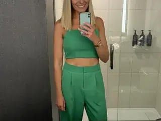 Streamate Free Live Porn of RebeccaXoXo