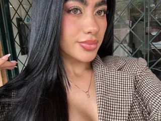 Streamate Nude Webcam of Emiillyx