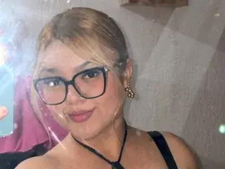 Streamate Adult Webcam of Angel_Petitee