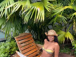Streamate Live Sex of IvonneBrunettee