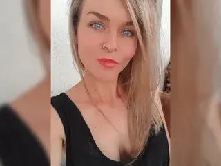 Streamate Sex Cam of AussieMilfAkyra