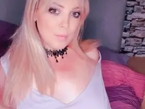 Streamate Adult Webcams of CurvyCourtneyUK