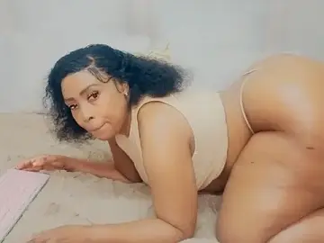 Stripchat Live Sex Cam of GiantBootyMilf