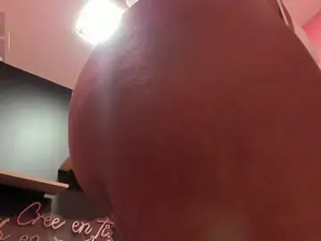 Stripchat Live Sex Cam of Scarleth-Foxx