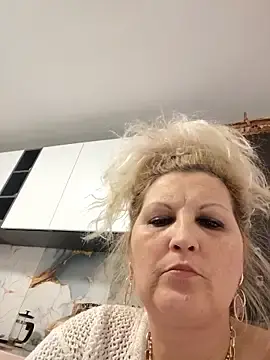 Stripchat Adult Video Chat of Divineblond