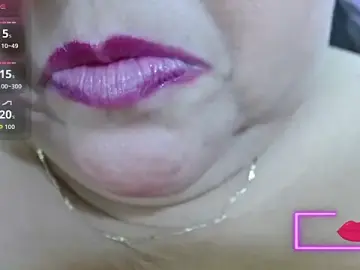 Stripchat Adult Webcam of Kerly_Doll