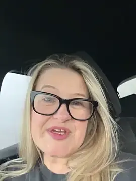 Stripchat Live Sex of SuzieSub