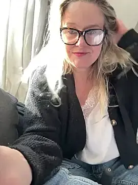 Stripchat Adult Video Chat of SuzieSub