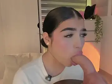 Stripchat Live Sex Cam of EmmyKenner
