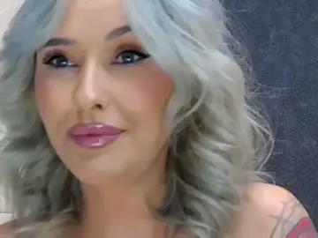 Stripchat Free Porn Cam of IssaSmith