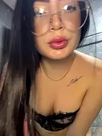 Stripchat Live Sex Cam of Mia_222